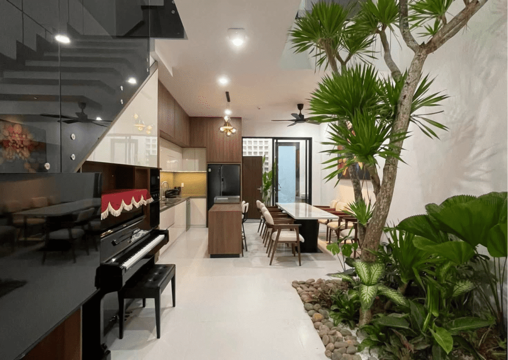 CHO THUÊ NHÀ 4 TẦNG MỚI XÂY CÓ HỒ BƠI CAO CẤP KHU NAM VIỆT Á, NGŨ HÀNH SƠN