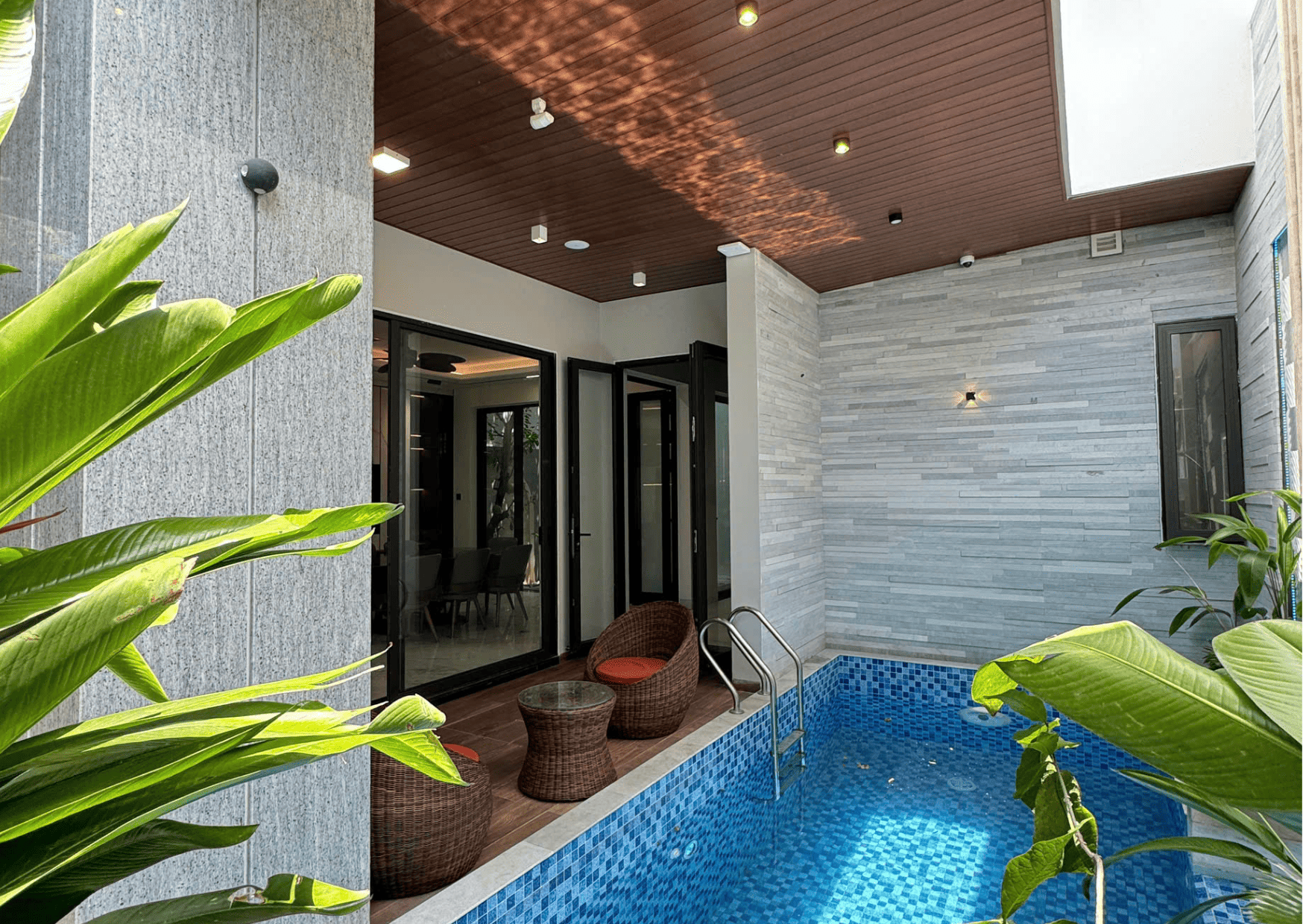 CHO THUÊ BIỆT THỰ HỒ BƠI ĐƯỜNG NGUYỄN ĐÌNH THI GẦN EURO VILLAGE 2, HÒA XUÂN