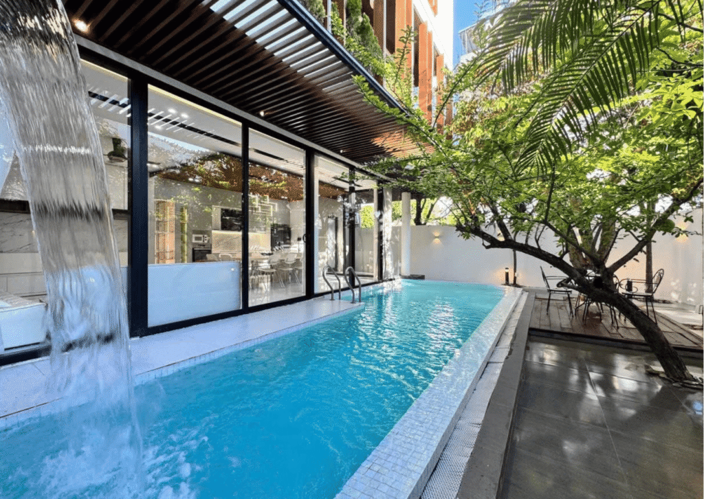 BIỆT THỰ HỒ BƠI GÓC 2 MẶT TIỀN TRƯỜNG THI GẦN NGUYỄN VĂN LINH